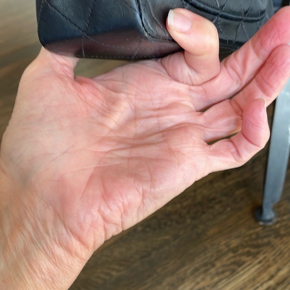 🥂🌟HOST PICK🥂🌟Absolutely Stunning Vintage Lambskin Chanel Crossbody Bag - Picture 4 of 15